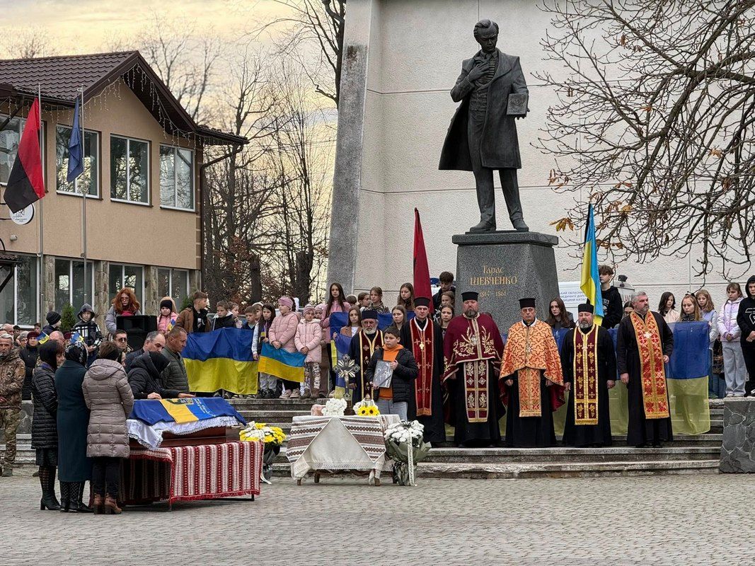 В Отинії зустріли скорботний кортеж воїна Миколи Жураківського 2