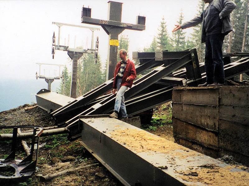 Початкові етапи будівнитцва гірськолижного курорту "Буковель". 200-ні роки. Фото: Камʼяний двір Початкові етапи будівнитцва гірськолижного курорту "Буковель". 200-ні роки. Фото: Камʼяний двір