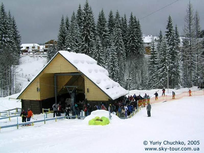 Перші роки існування курорту "Буковель". 2005 рік. Фото: Камʼяний двір Перші роки існування курорту "Буковель". 2005 рік. Фото: Камʼяний двір