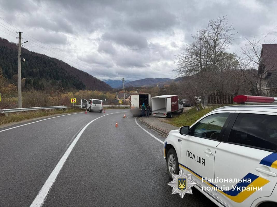 У Делятині зіткнулись мікроавтобус та вантажівка: одна людина постраждала 1