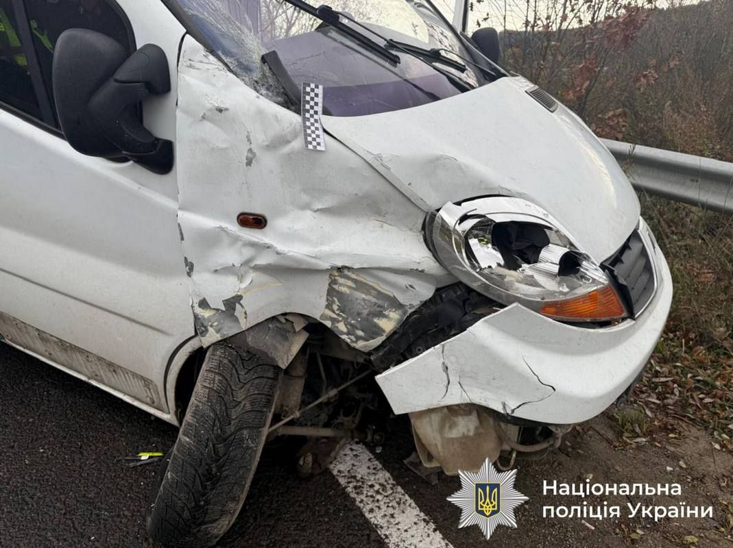 У Делятині зіткнулись мікроавтобус та вантажівка: одна людина постраждала 2