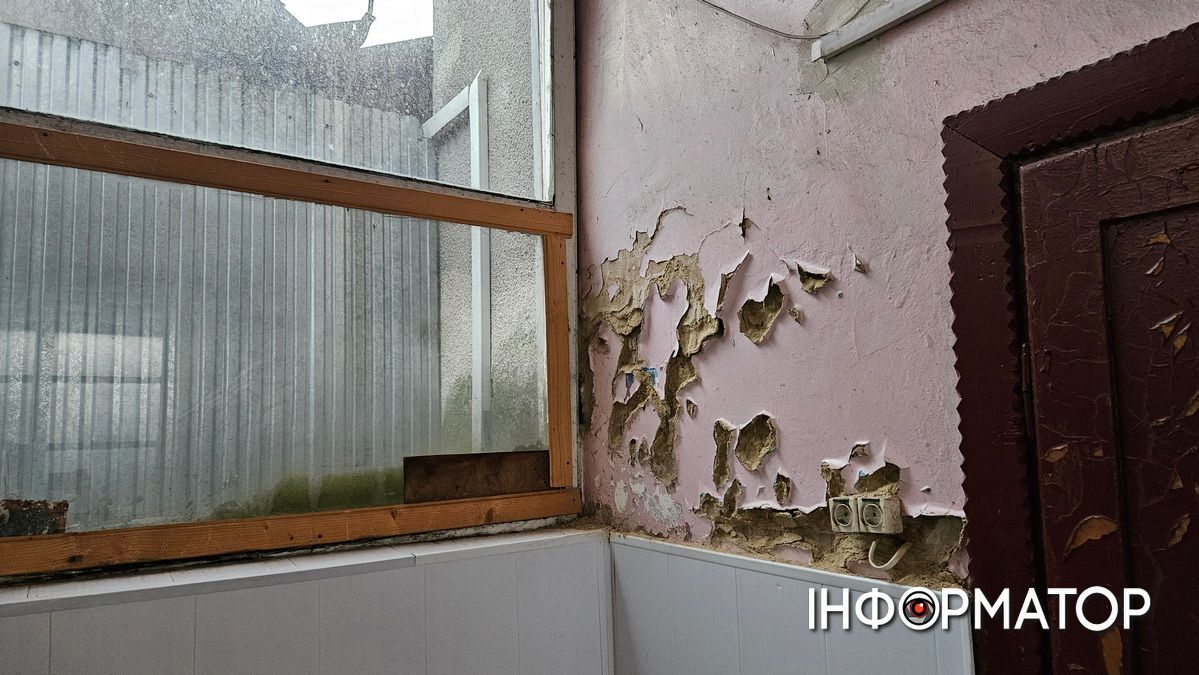 Хтось поклав око на базарні площі? Молочний павільйон влада Коломиї визнала аварійним: ситуація зсередини 14