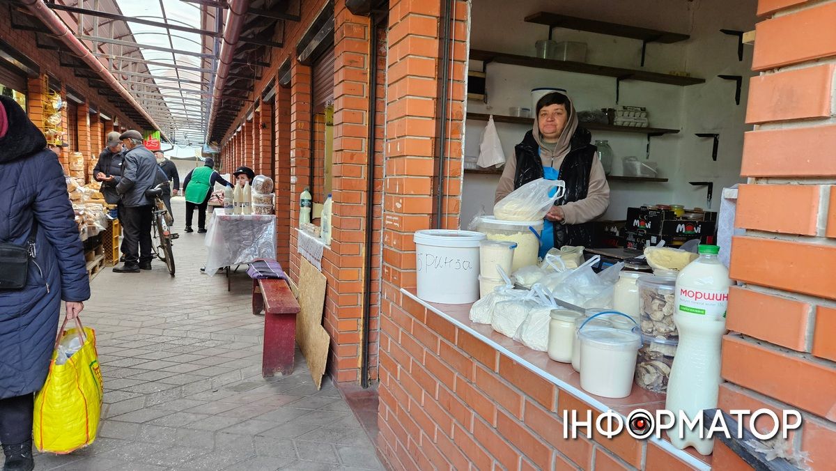 Хтось поклав око на базарні площі? Молочний павільйон влада Коломиї визнала аварійним: ситуація зсередини 3