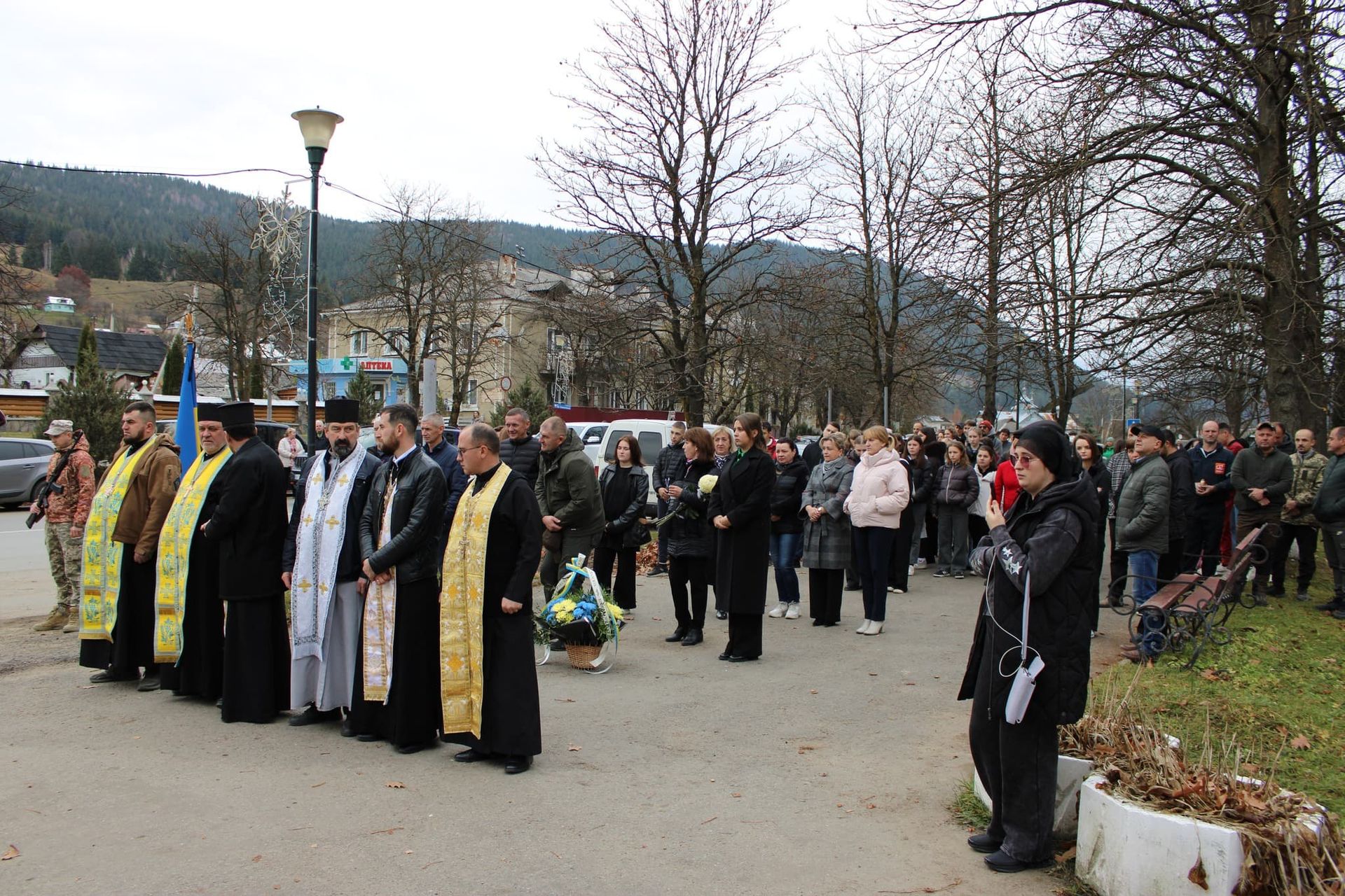 У Верховині "на щиті" зустріли загиблого воїна Івана Петрука 1