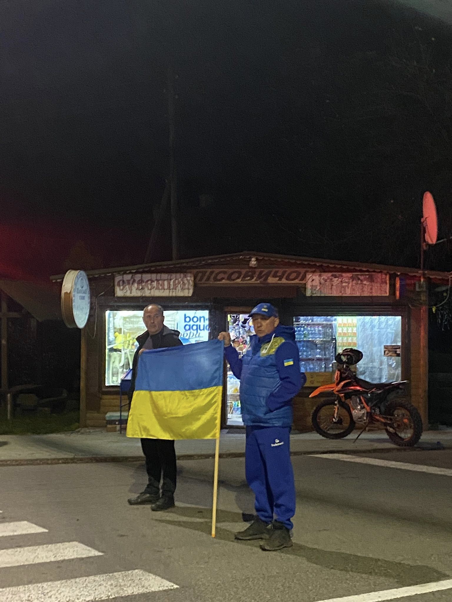 У Ворохті зустріли скорботний кортеж померлого воїна Марʼяна Басараби 3