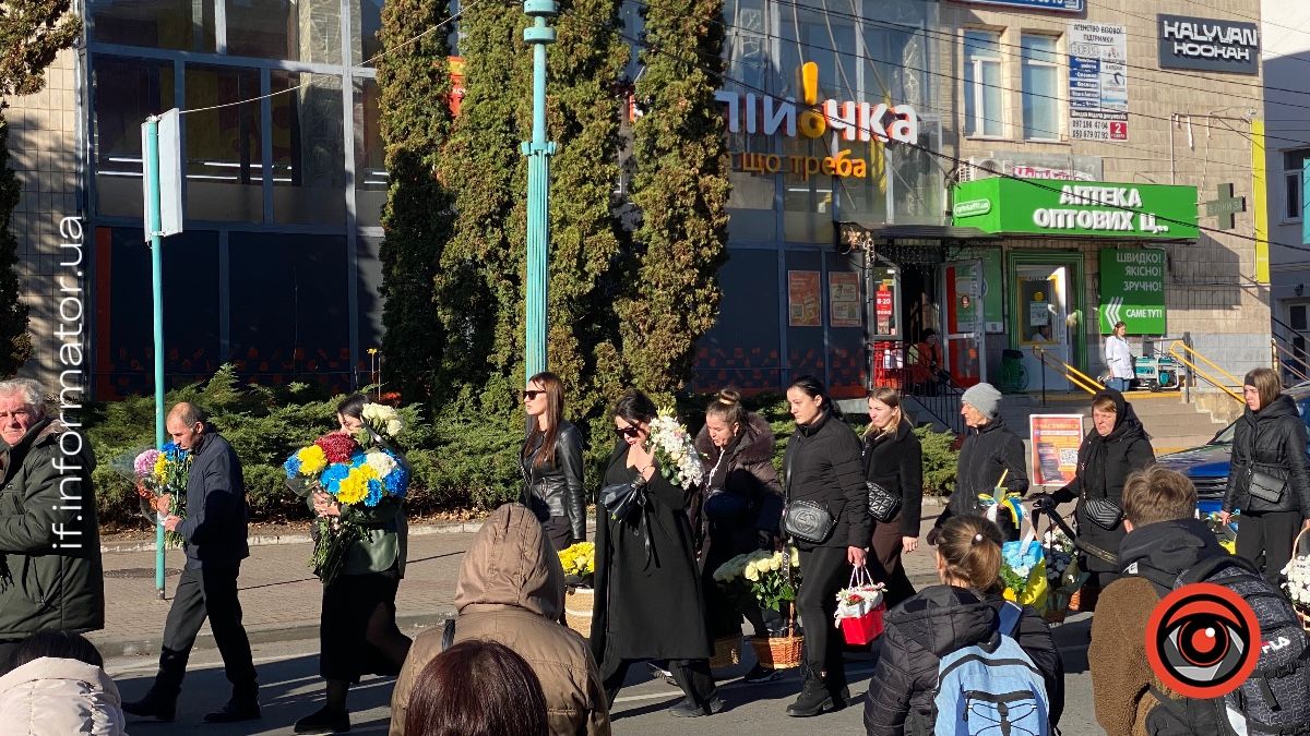 У Надвірні попрощались з полеглим Героєм Михайлом Пошивайлом 2