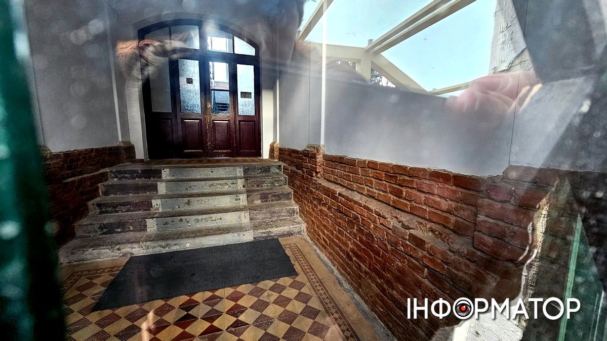 Будинок зі шпилем на стометрівці: за скільки влада продає з молотка цінну нерухомість громади 5