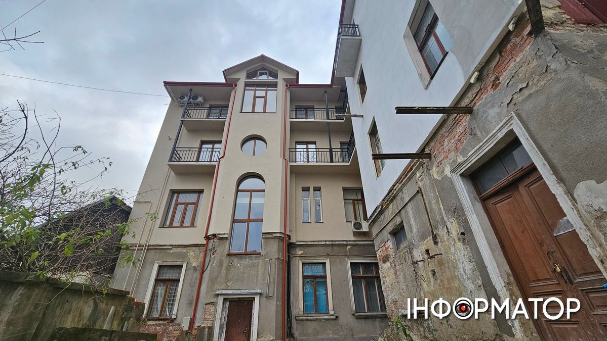 п Будинок зі шпилем на стометрівці: за скільки влада продає з молотка цінну нерухомість громади 3