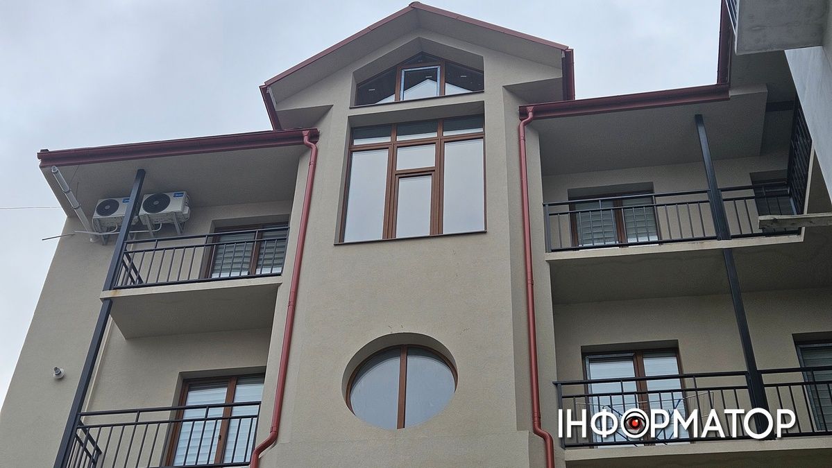 Будинок зі шпилем на стометрівці: за скільки влада продає з молотка цінну нерухомість громади 6