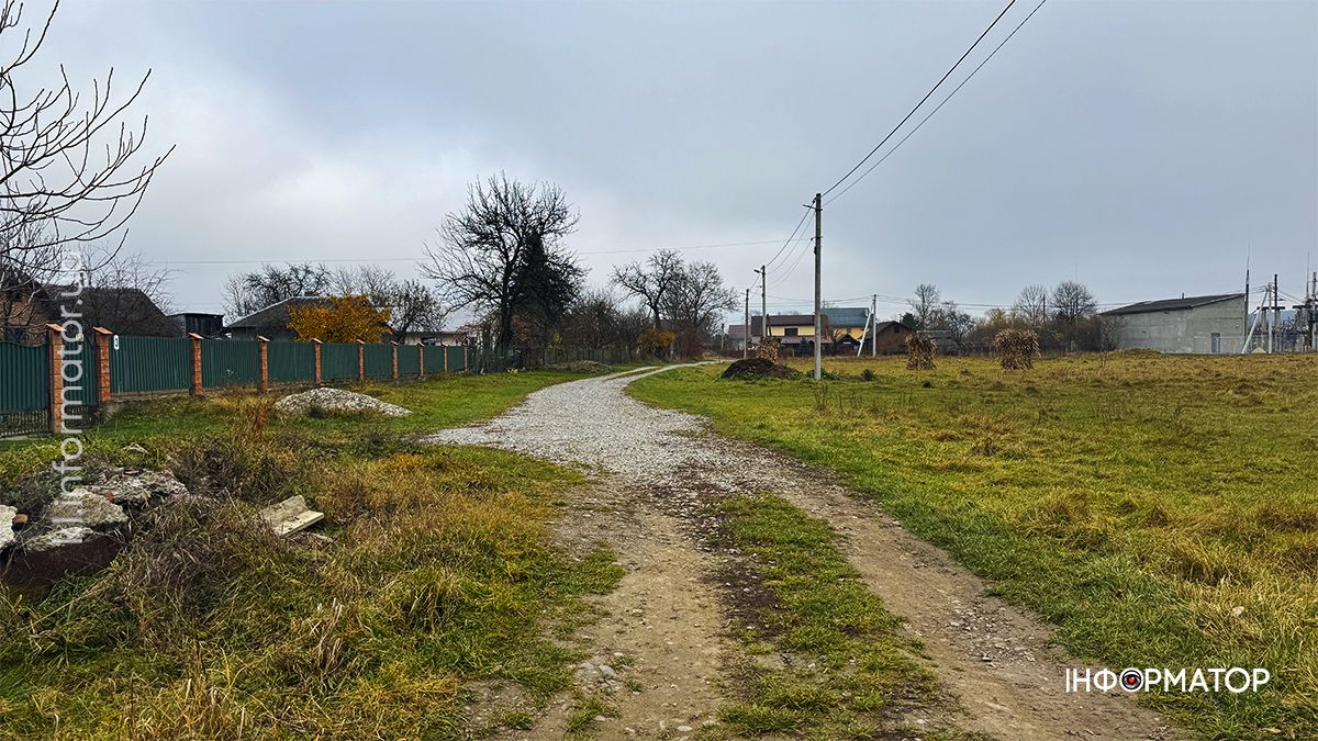 Військовий з Коломиї бореться зі стихійним сміттєзвалищем біля свого дому та нарікає на владу 5