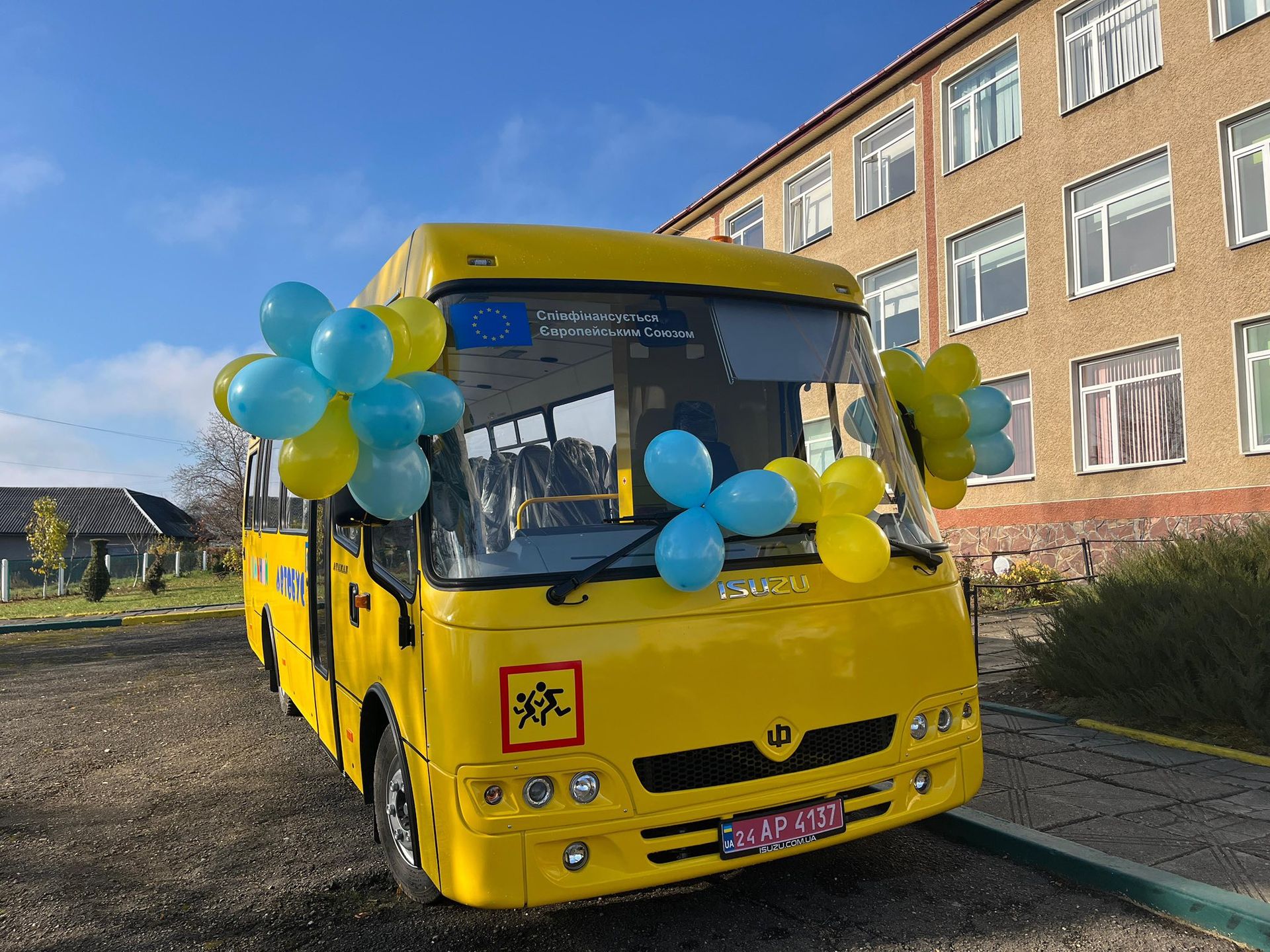 Дві громади на Косівщині отримали шкільні автобуси 5