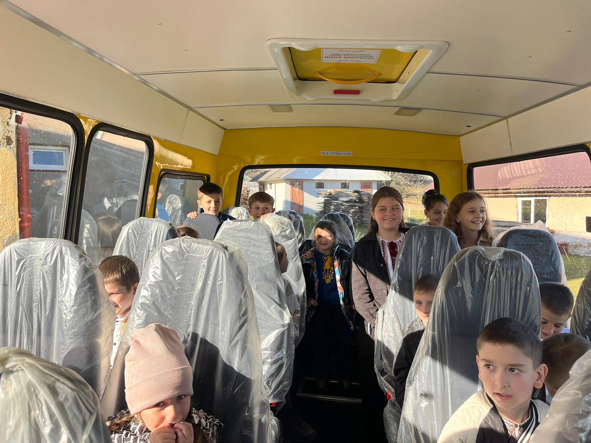 Дві громади на Косівщині отримали шкільні автобуси 3