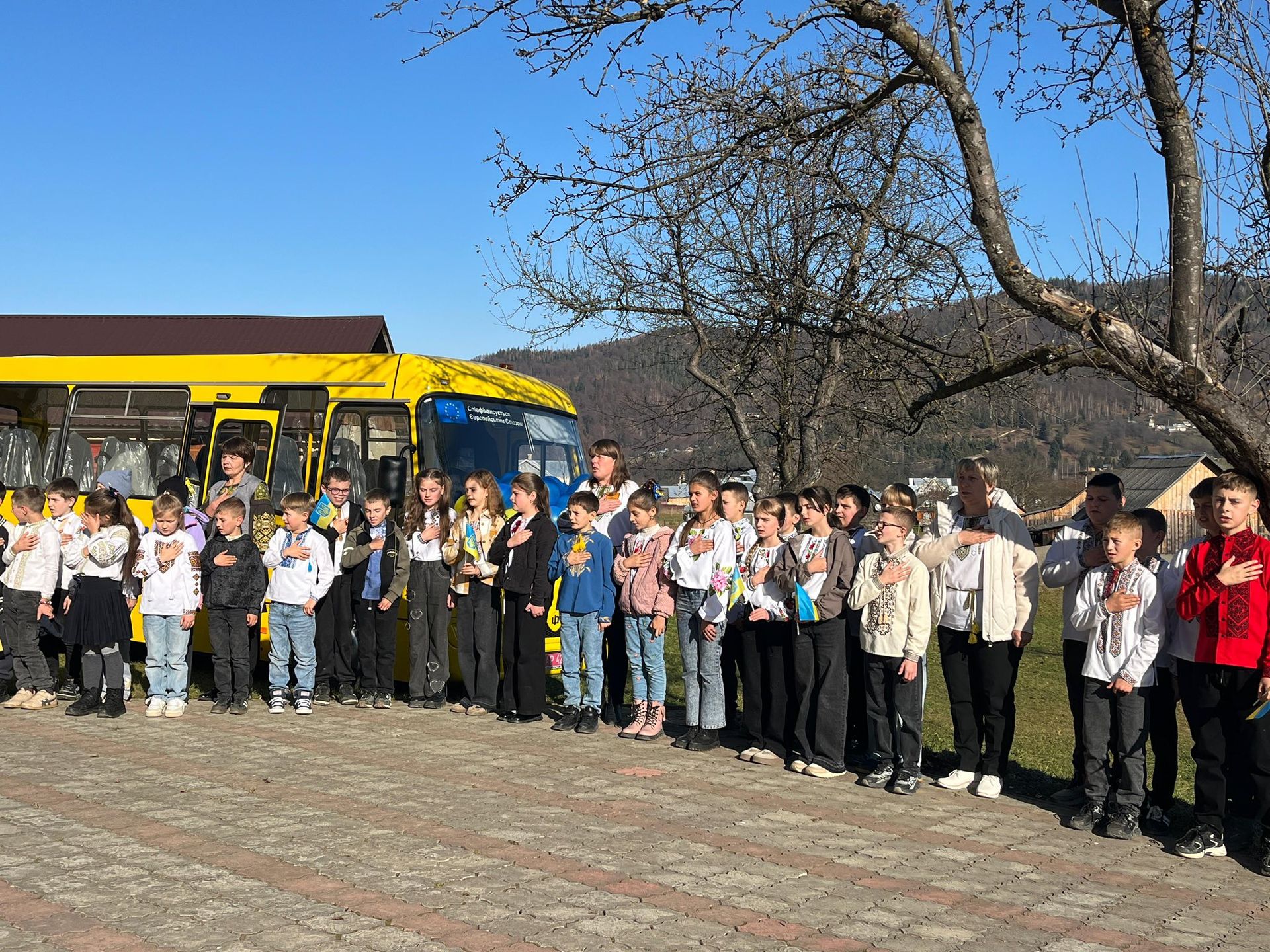Дві громади на Косівщині отримали шкільні автобуси 7