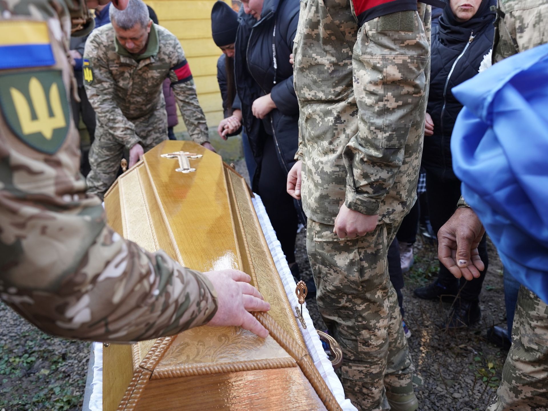 У Ворохті попрощались з померлим воїном Марʼяном Басарабою 12