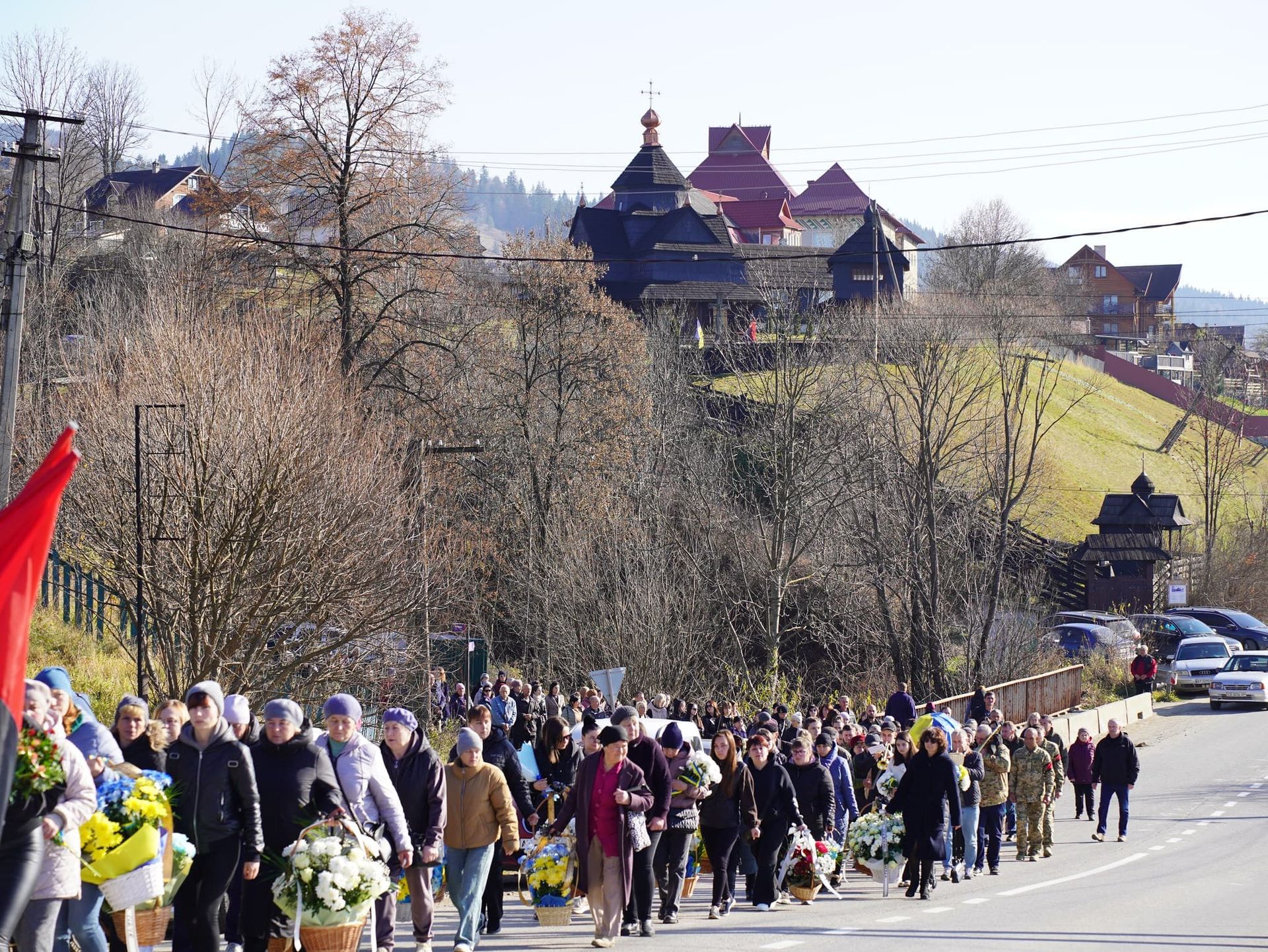 У Ворохті попрощались з померлим воїном Марʼяном Басарабою 4