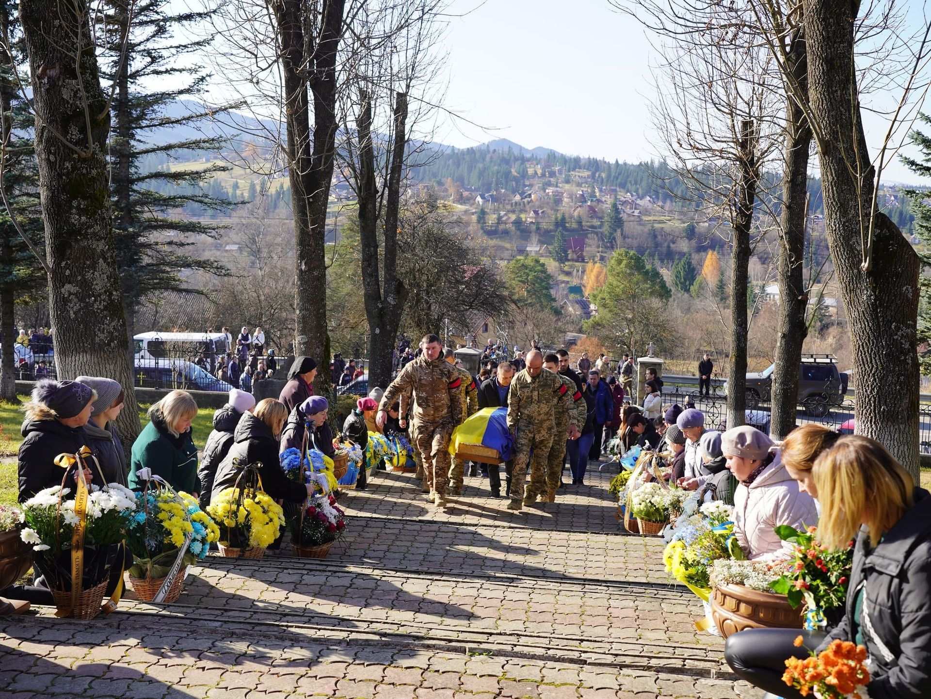 У Ворохті попрощались з померлим воїном Марʼяном Басарабою 2