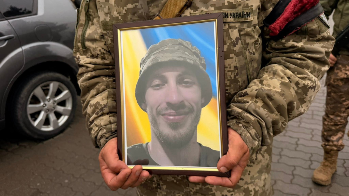 У Надвірній провели в останню дорогу загиблого воїна Владислава Четверікова