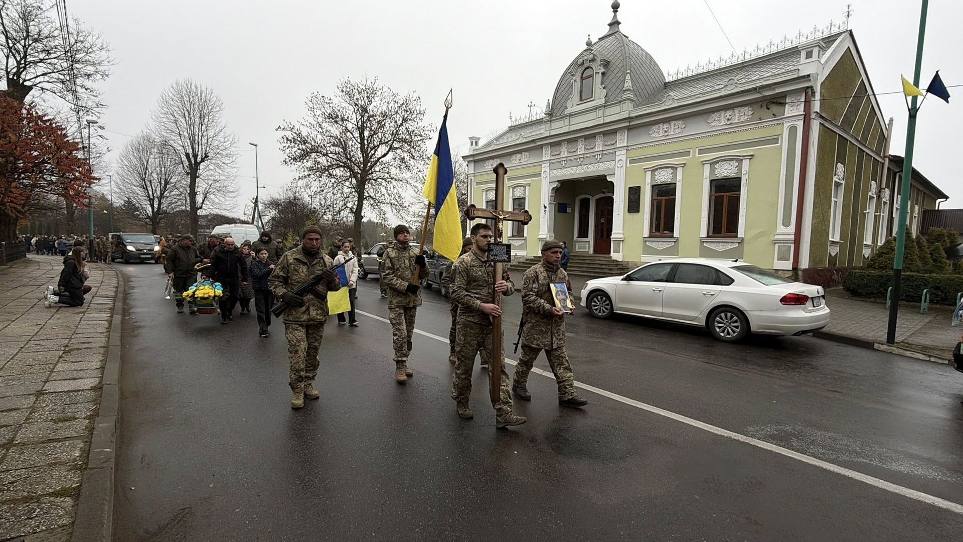 У Надвірній провели в останню дорогу загиблого воїна Владислава Четверікова 4