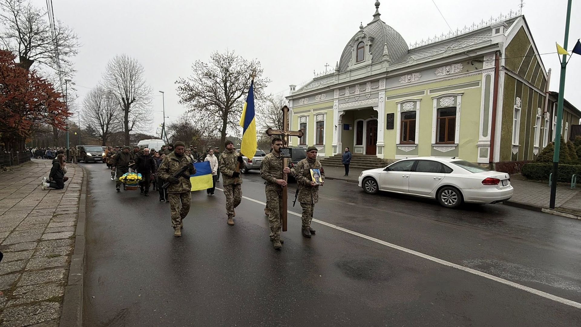 У Надвірній провели в останню дорогу загиблого воїна Владислава Четверікова 5