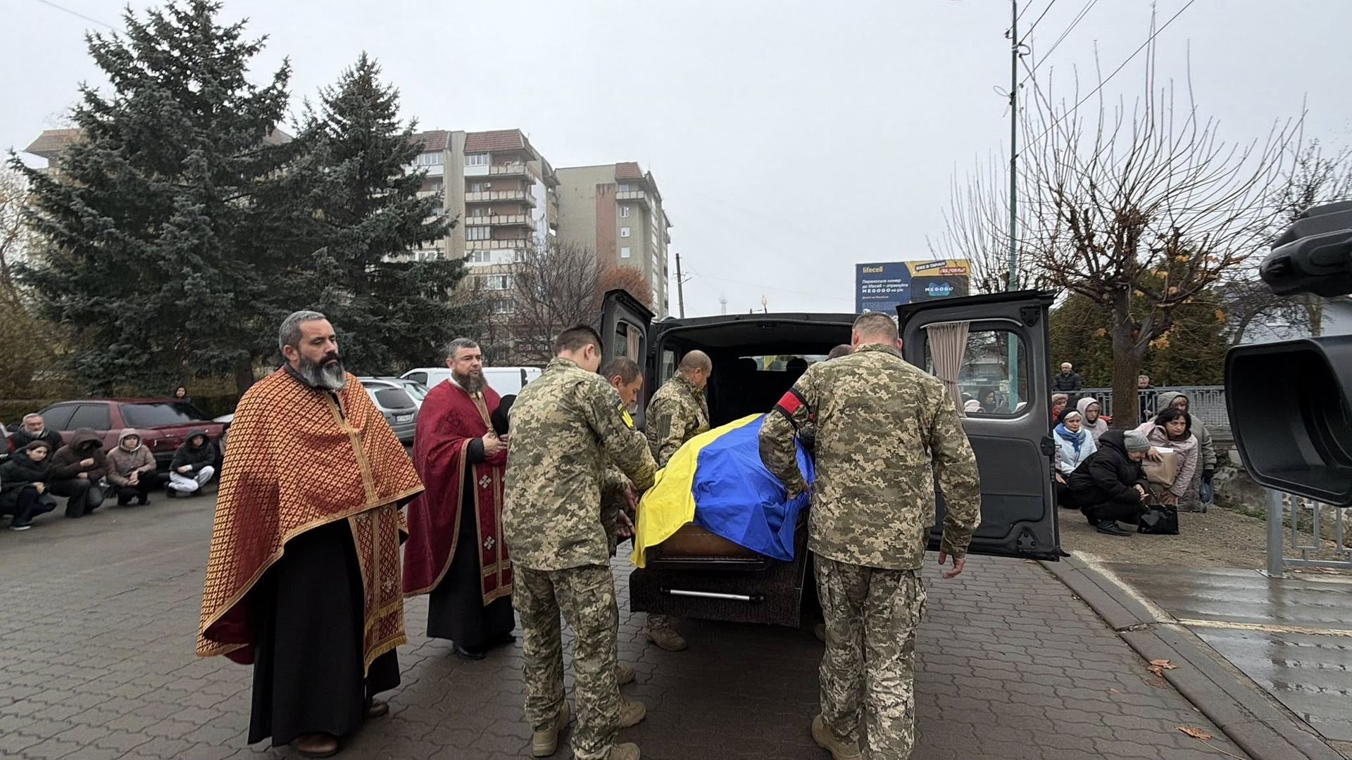 У Надвірній провели в останню дорогу загиблого воїна Владислава Четверікова 9