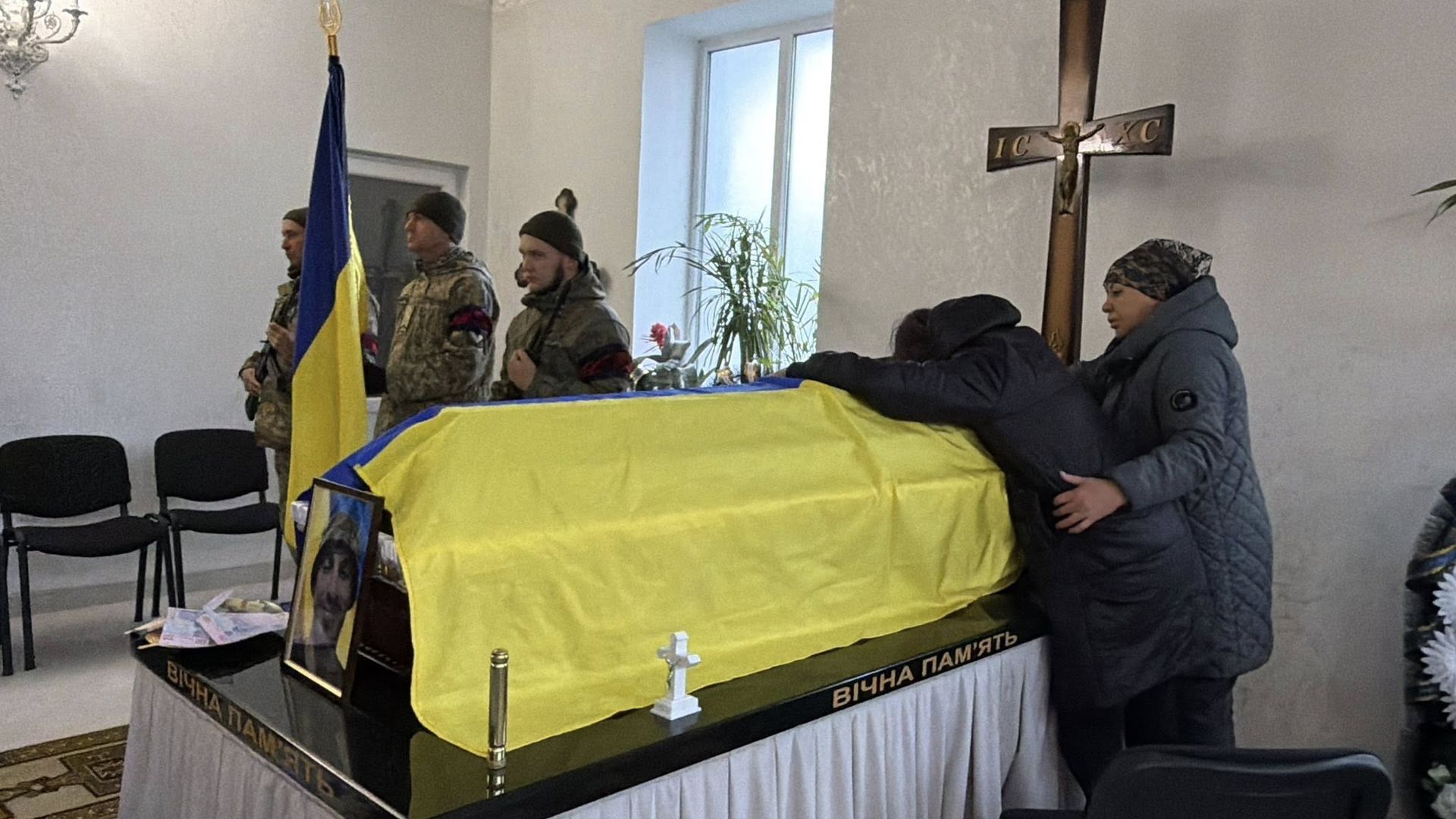 У Надвірній провели в останню дорогу загиблого воїна Владислава Четверікова 12