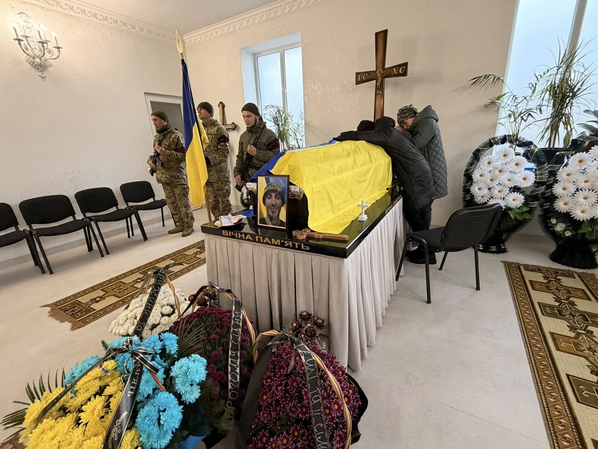 У Надвірній провели в останню дорогу загиблого воїна Владислава Четверікова 14