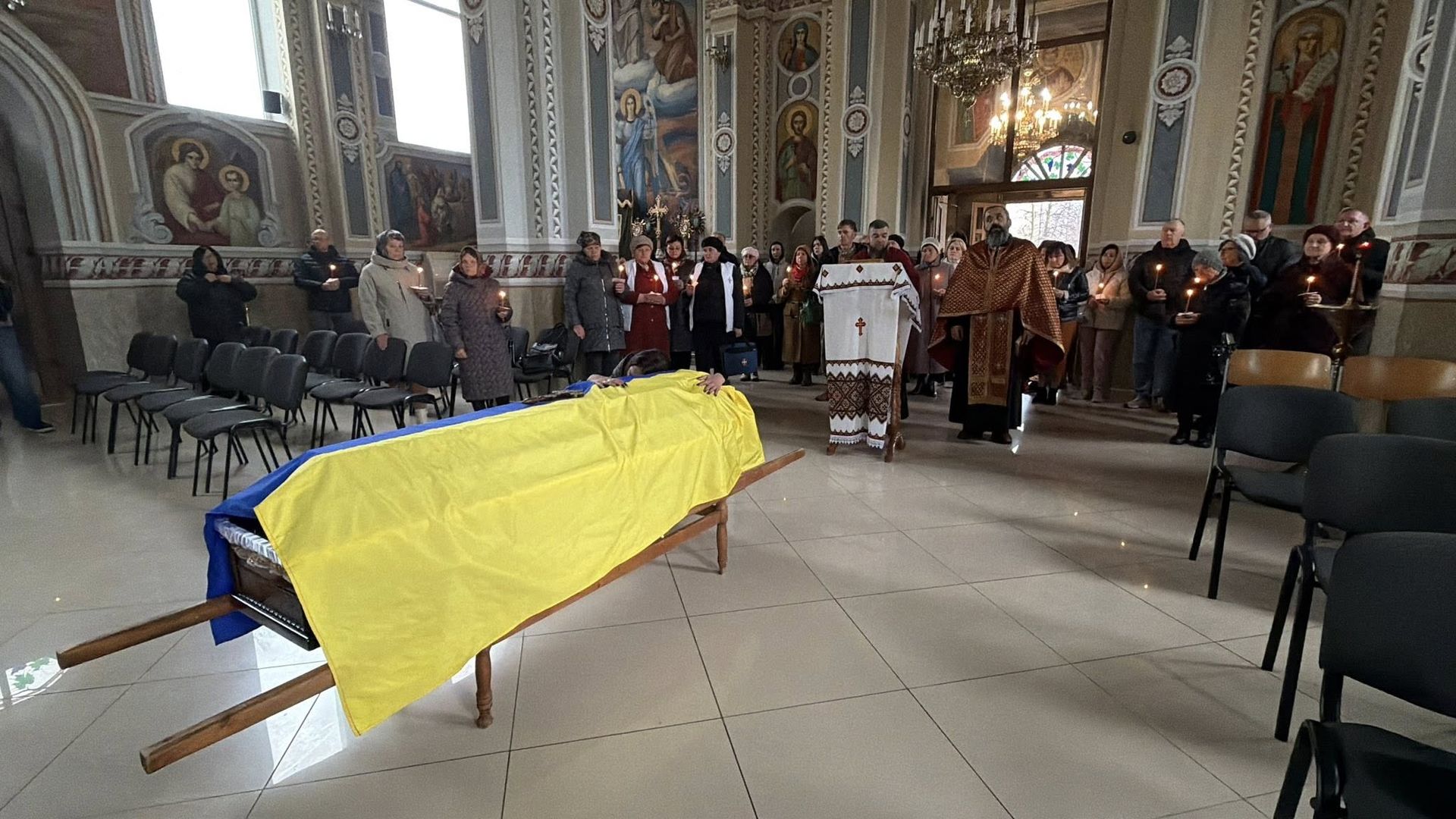 У Надвірній провели в останню дорогу загиблого воїна Владислава Четверікова 15