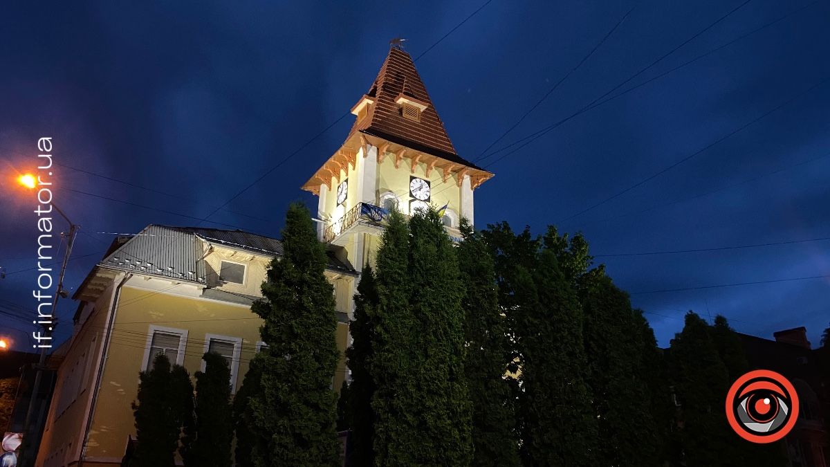 У Надвірній проводять опитування щодо встановлення ялинки в центрі міста