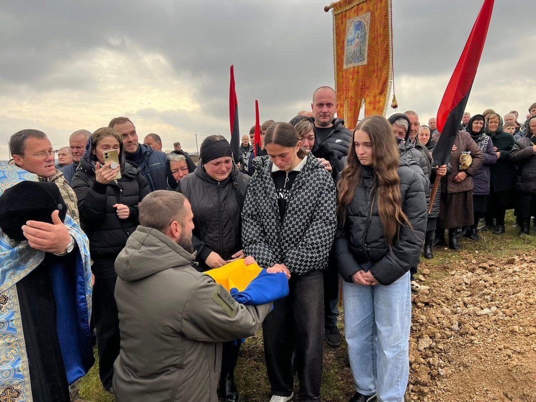 В Городенківській громаді попрощалися із захисником Романом Сарамагою 11