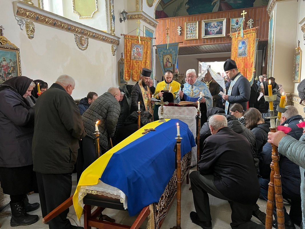 В Городенківській громаді попрощалися із захисником Романом Сарамагою 9