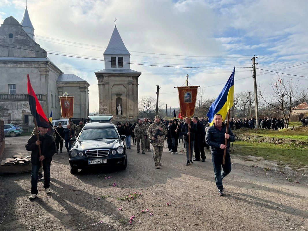 В Городенківській громаді попрощалися із захисником Романом Сарамагою 6