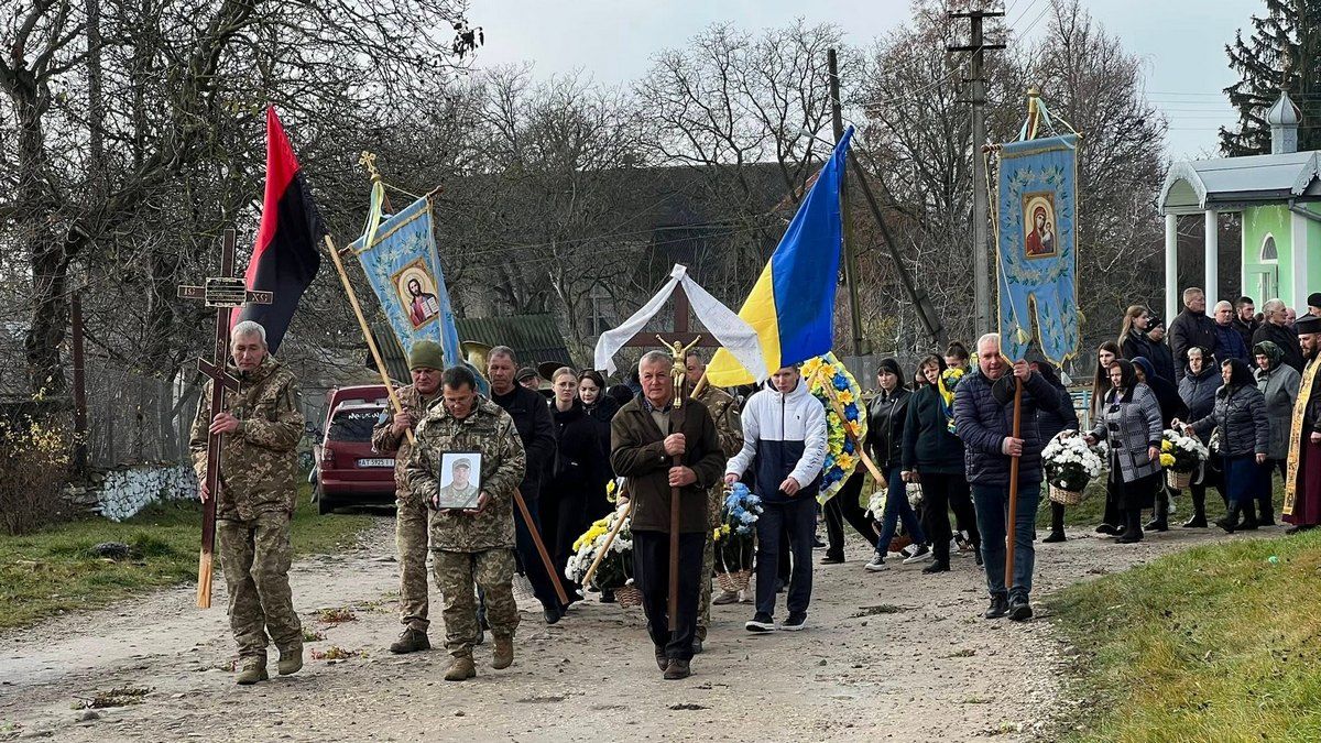 В Городенківській громаді попрощалися із захисником Романом Сарамагою