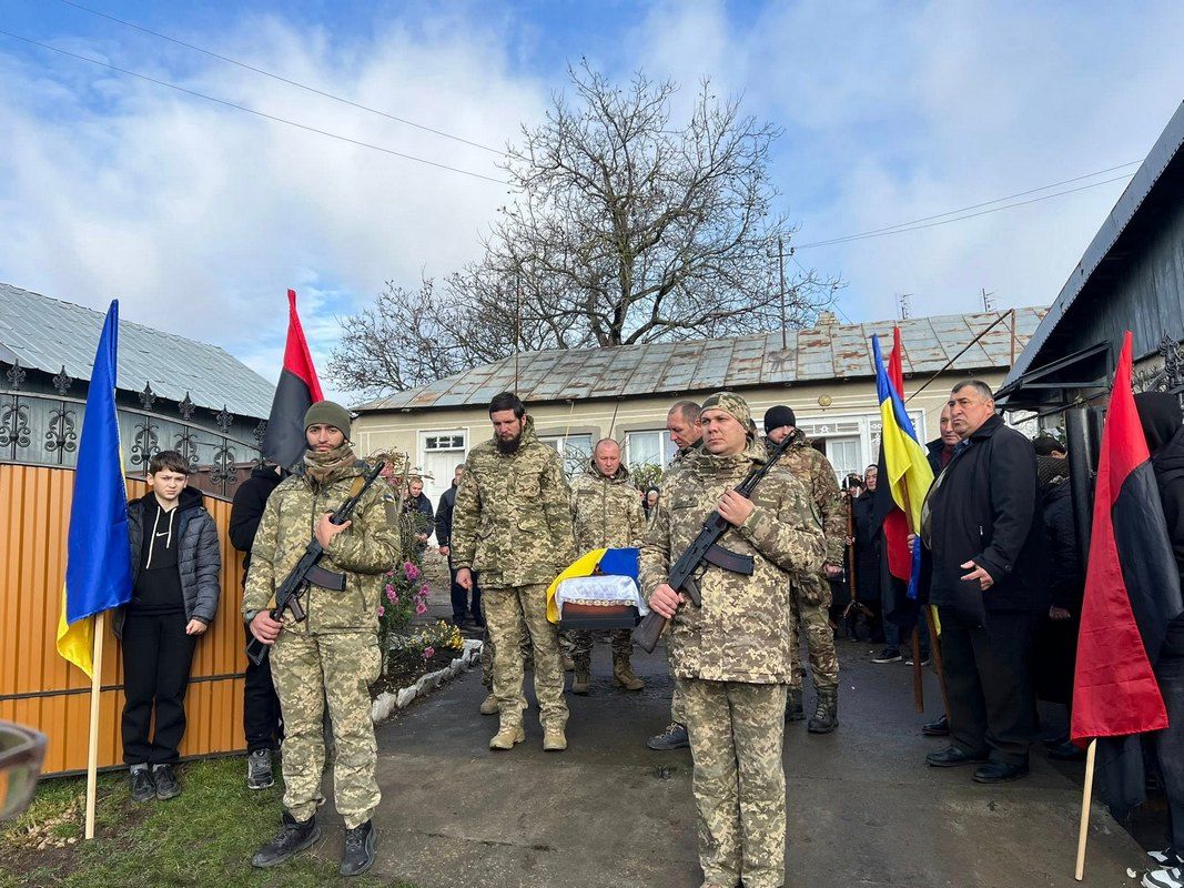 В Городенківській громаді попрощалися із захисником Романом Сарамагою 5