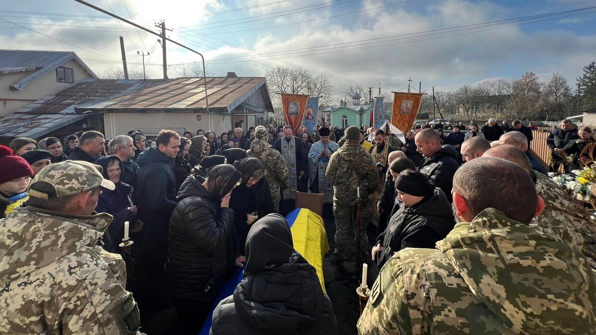 В Городенківській громаді попрощалися із захисником Романом Сарамагою 4