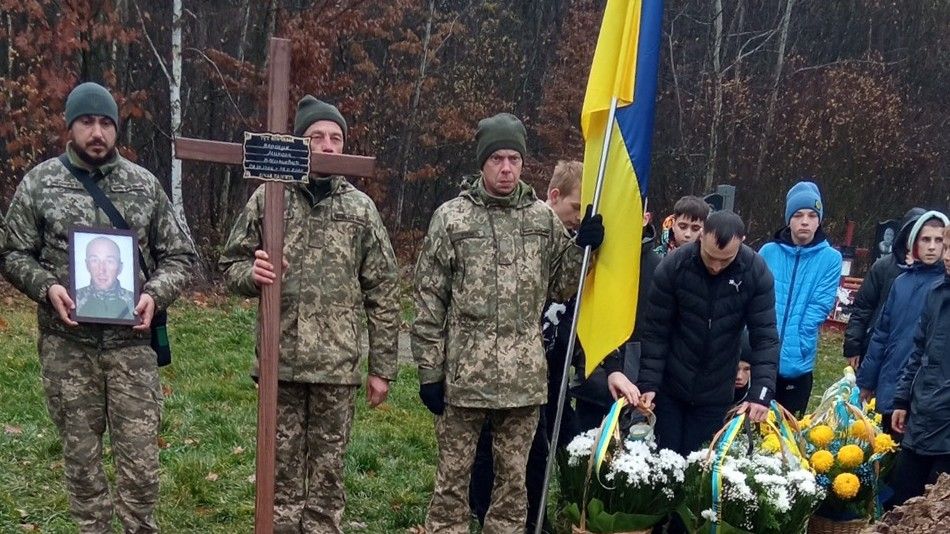 На Коломийщині в останню дорогу провели воїна "десятки" Миколу Варщука 8