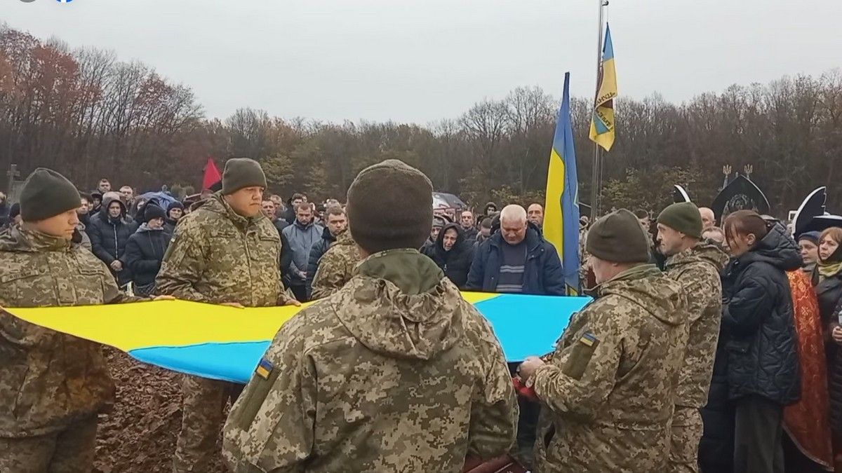 На Коломийщині в останню дорогу провели воїна "десятки" Миколу Варщука 7