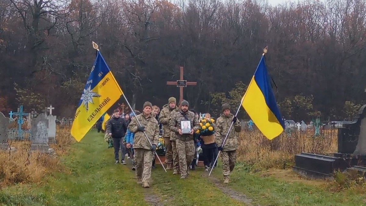 У Великій Кам'янці на вічний спочинок провели воїна Миколу Варщука