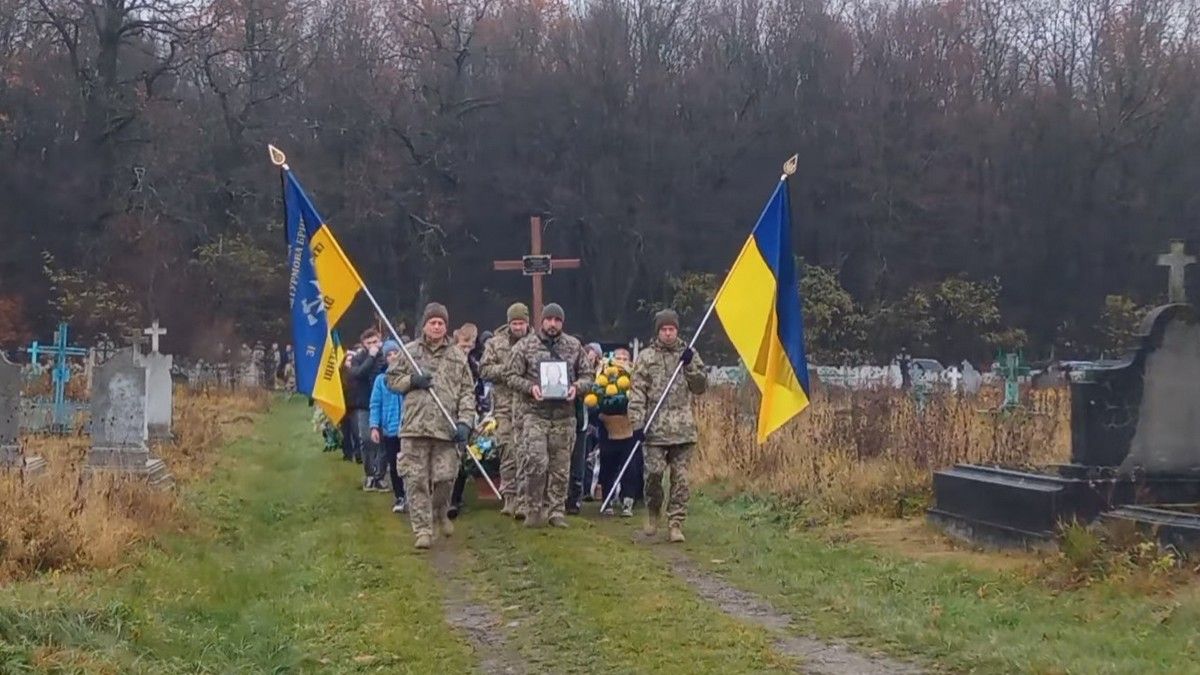 На Коломийщині в останню дорогу провели воїна "десятки" Миколу Варщука 6
