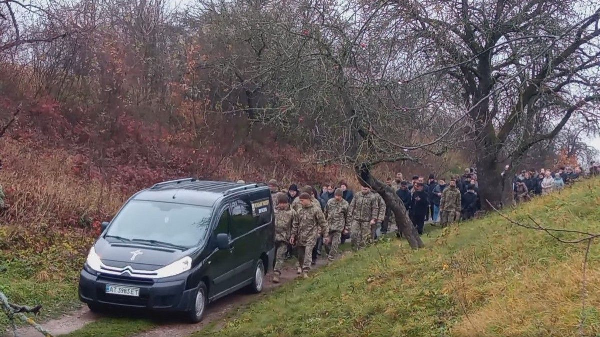 На Коломийщині в останню дорогу провели воїна "десятки" Миколу Варщука 4