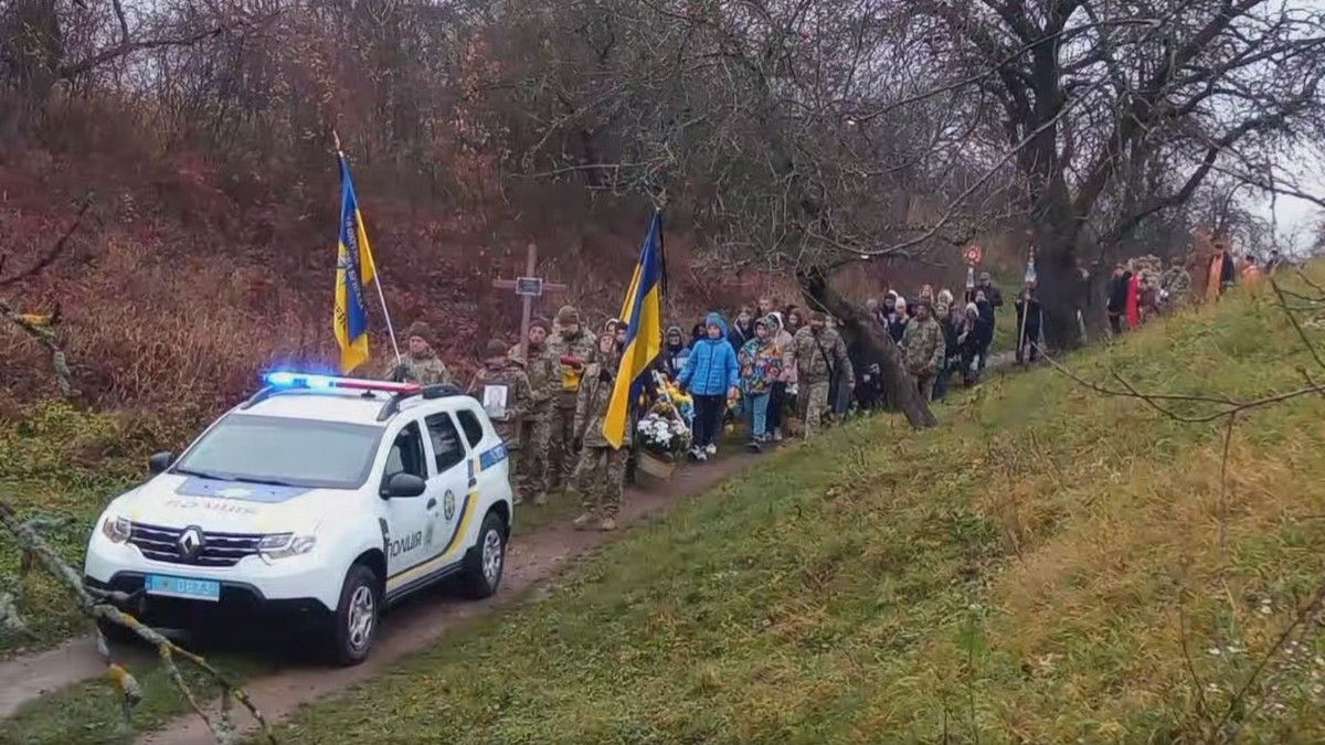 На Коломийщині в останню дорогу провели воїна "десятки" Миколу Варщука 3