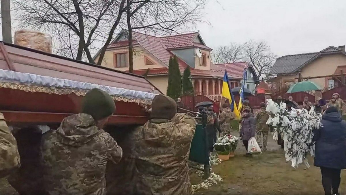 На Коломийщині в останню дорогу провели воїна "десятки" Миколу Варщука 2