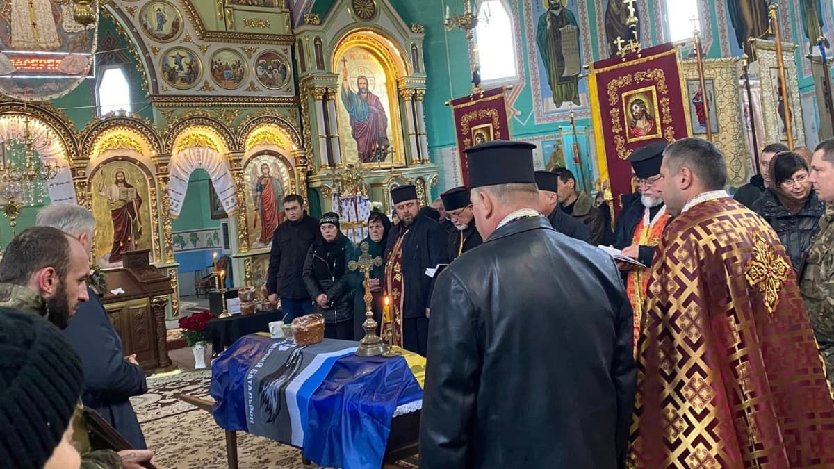 У Ланчинській громаді попрощались із загиблим захисником Володимиром Микитишиним 2