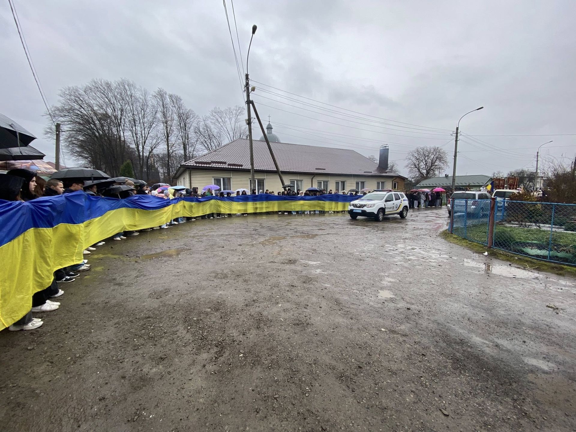 У Ланчинській громаді попрощались із загиблим захисником Володимиром Микитишиним 7