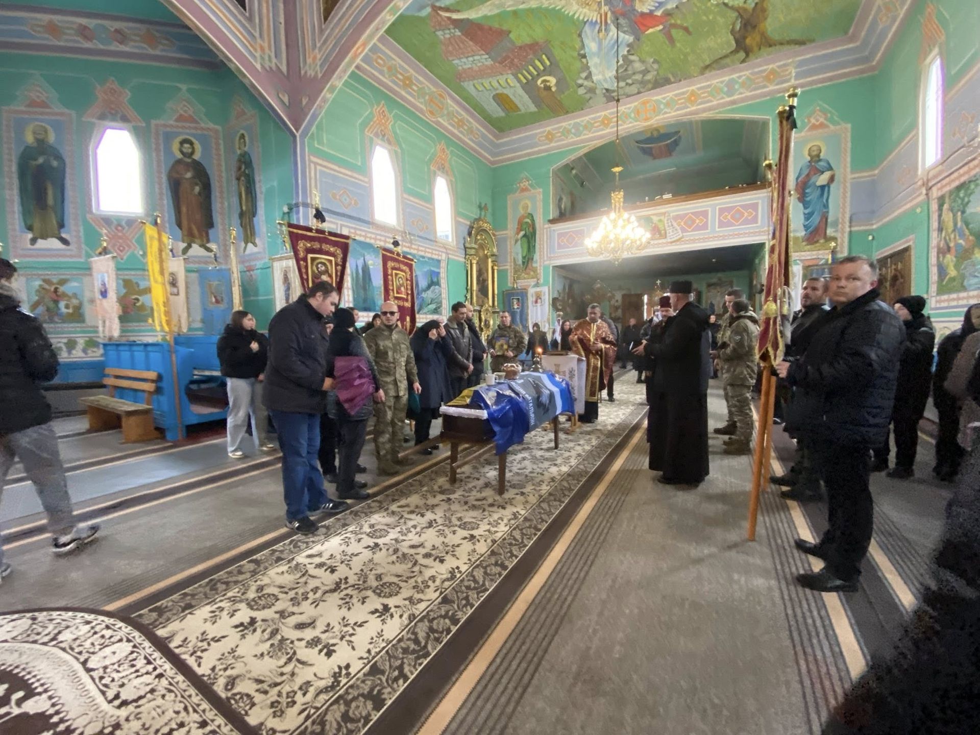 У Ланчинській громаді попрощались із загиблим захисником Володимиром Микитишиним 8