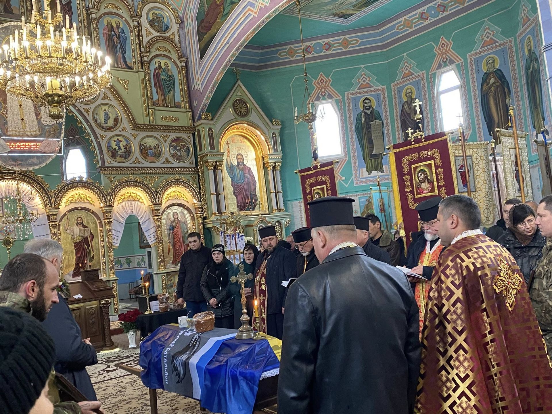 У Ланчинській громаді попрощались із загиблим захисником Володимиром Микитишиним 9