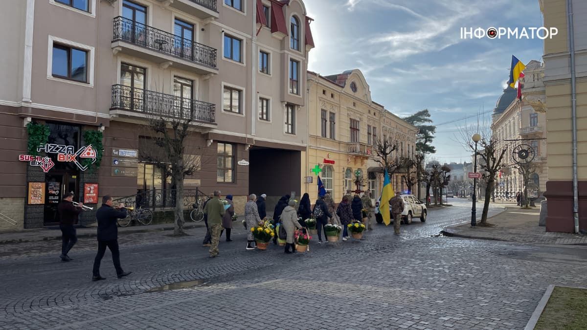 У Коломиї провели в останню дорогу полеглого захисника Анатолія Вечеріна 6