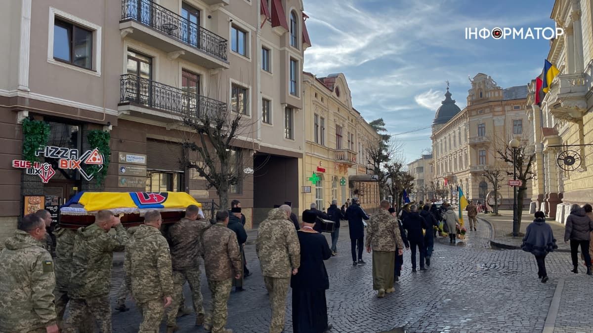 У Коломиї провели в останню дорогу полеглого захисника Анатолія Вечеріна 7
