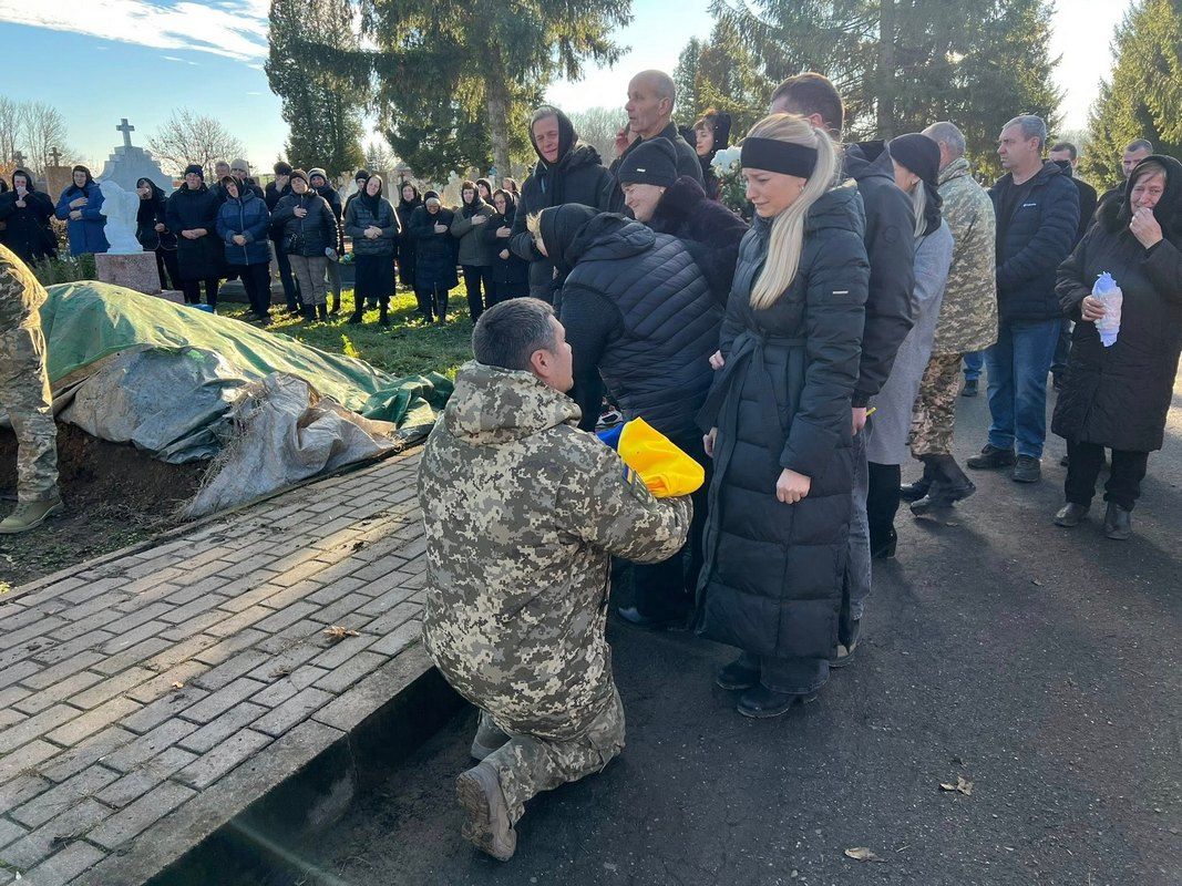 У Городенківській громаді провели в останню путь захисника Сергія Висоцького 11