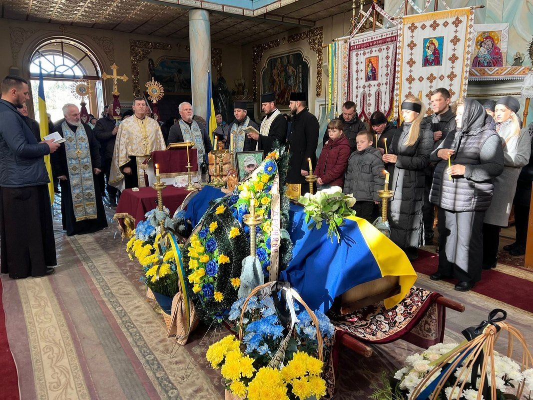 У Городенківській громаді провели в останню путь захисника Сергія Висоцького 8