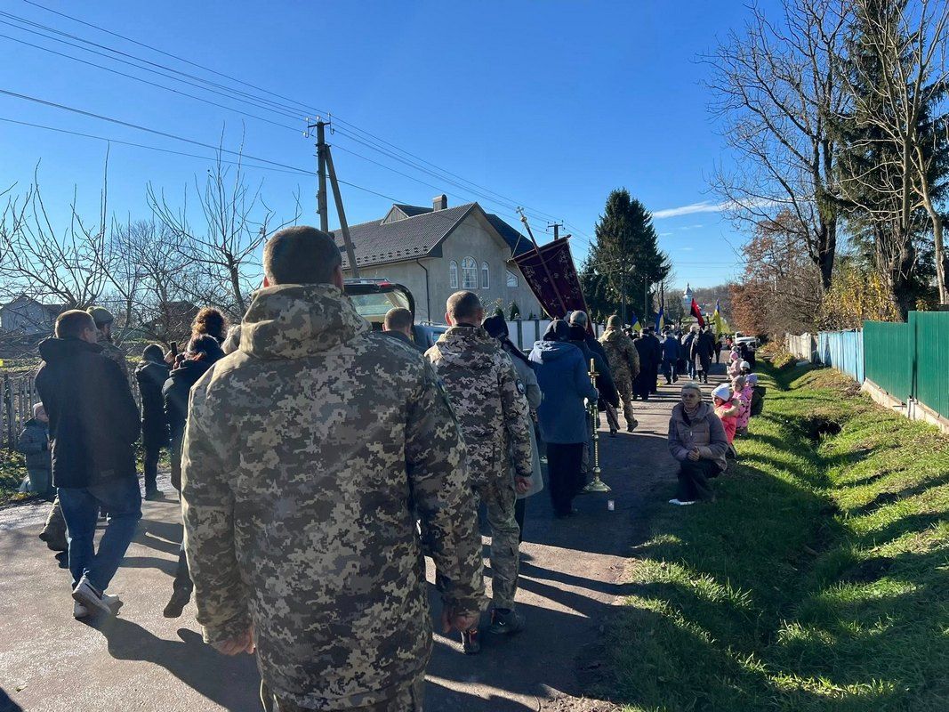 У Городенківській громаді провели в останню путь захисника Сергія Висоцького 6